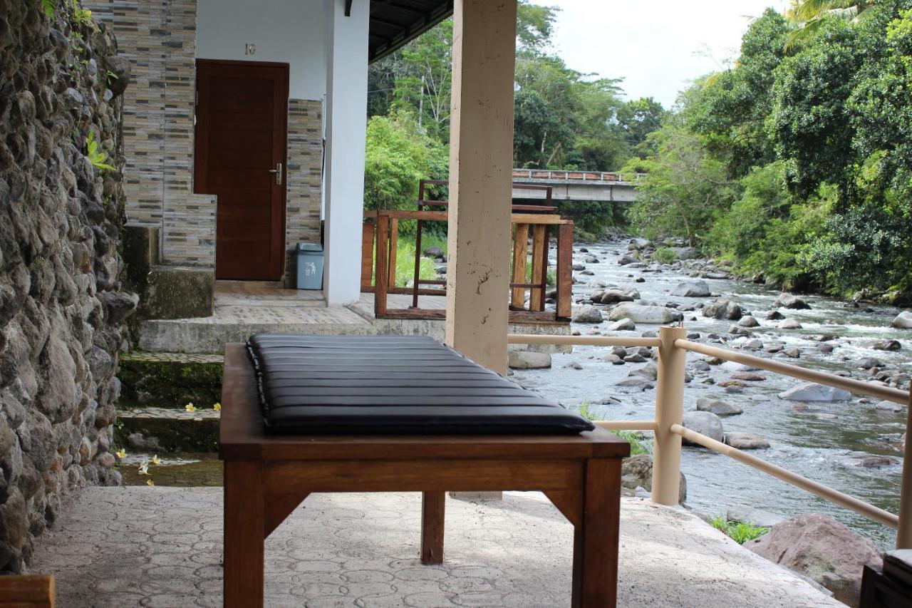Pondok Tepi Sungai 시데멘 외부 사진